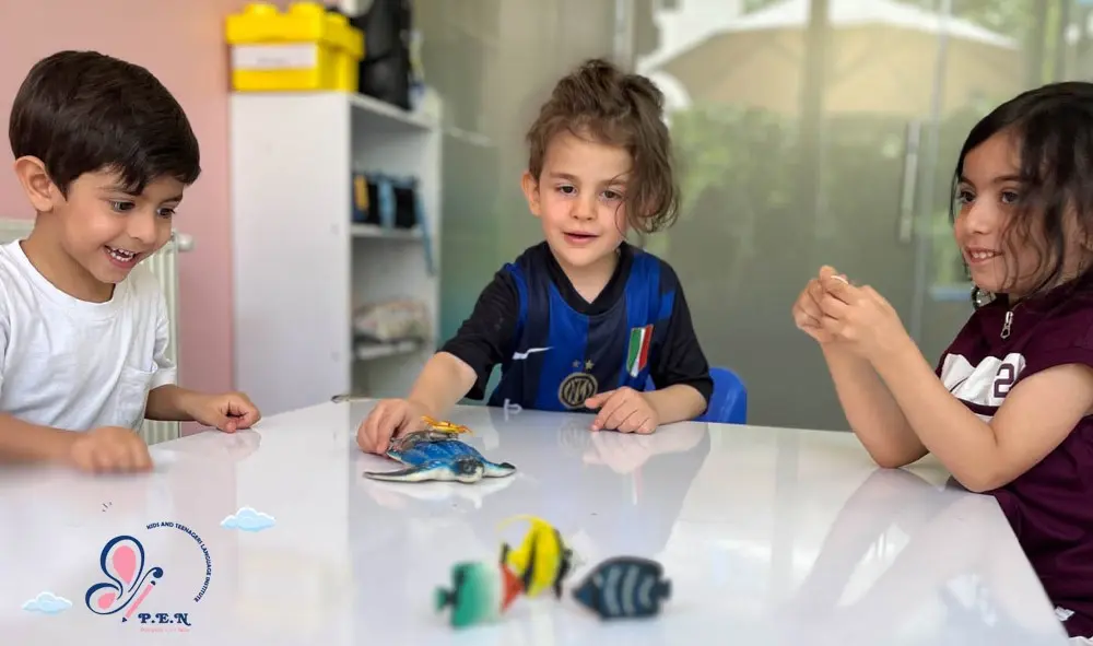 آموزش زبان انگلیسی کودک با اسباب‌بازی